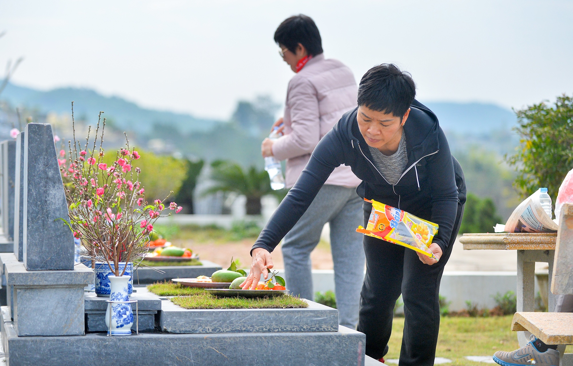 Phong tục tảo mộ hàng năm của người Việt