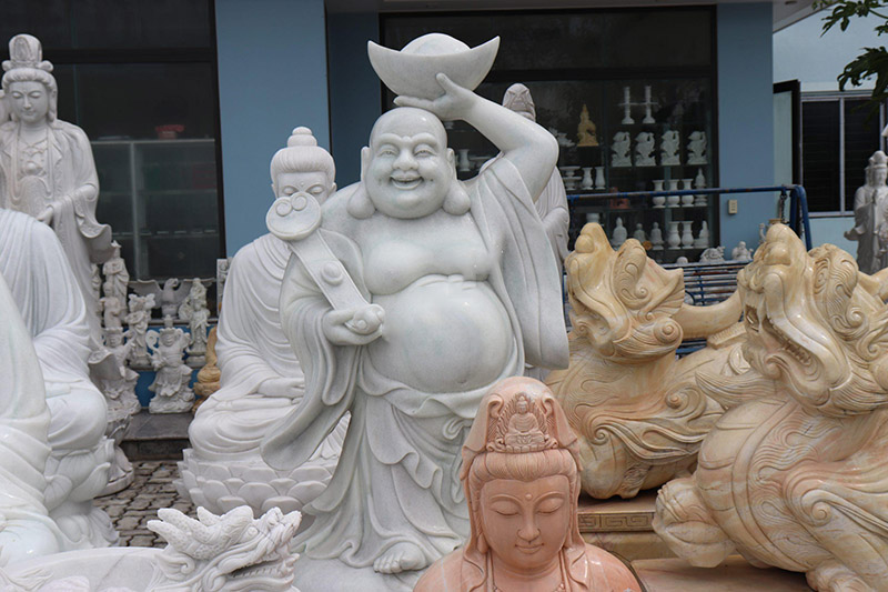 Tượng Phật Di Lặc kích thước lớn dáng đứng