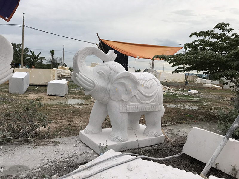 Mẫu tượng voi bằng đá trắng trang trí sân vườn