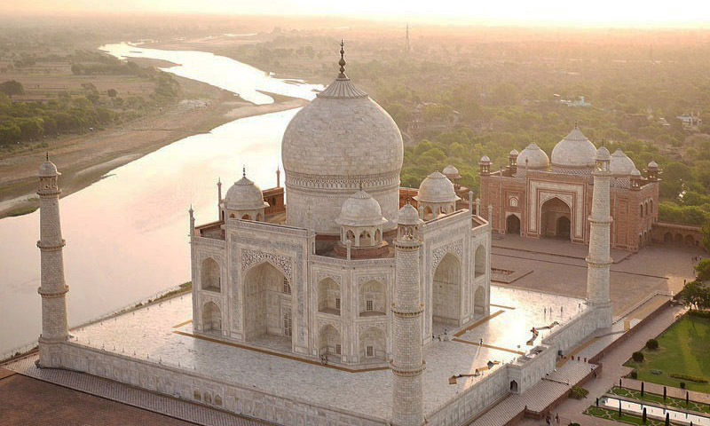 Lăng mộ Taj Mahal được xây dựng bắt đầu từ năm 1632 – 1653