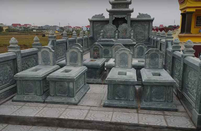 Hướng dẫn chọn hướng đặt khu mộ gia đình chuẩn phong thủy 4 Sắp xếp khu mộ gia đình theo vai vế, thứ bậc