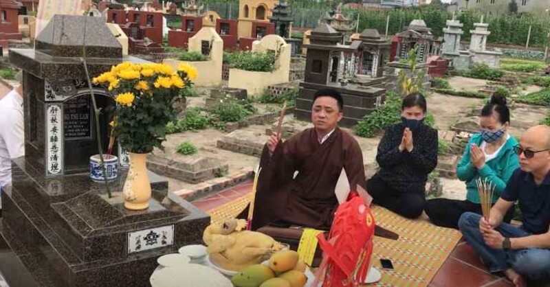 Hướng dẫn viết sớ tạ mộ cuối năm chi tiết, chuẩn phong tục 7 Hình thức đi lễ tạ mộ cuối năm trong văn hóa Việt