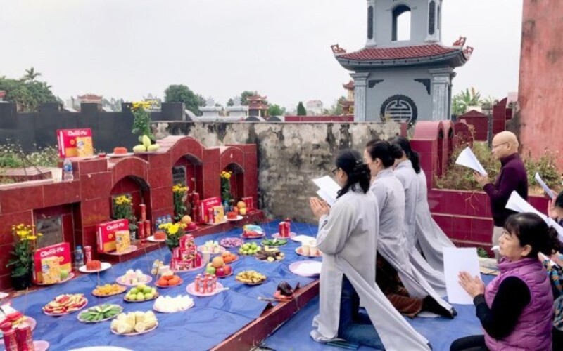 Hướng dẫn viết sớ tạ mộ cuối năm chi tiết, chuẩn phong tục 2 Lễ tạ mộ đóng vai trò quan trọng trong văn hóa người Việt